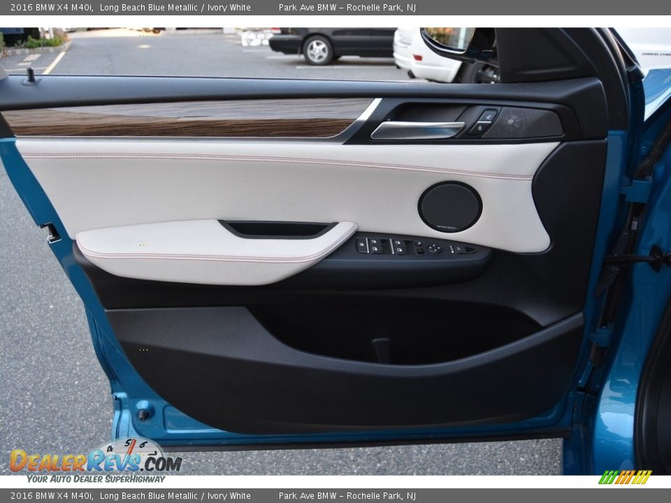 Door Panel of 2016 BMW X4 M40i Photo #8