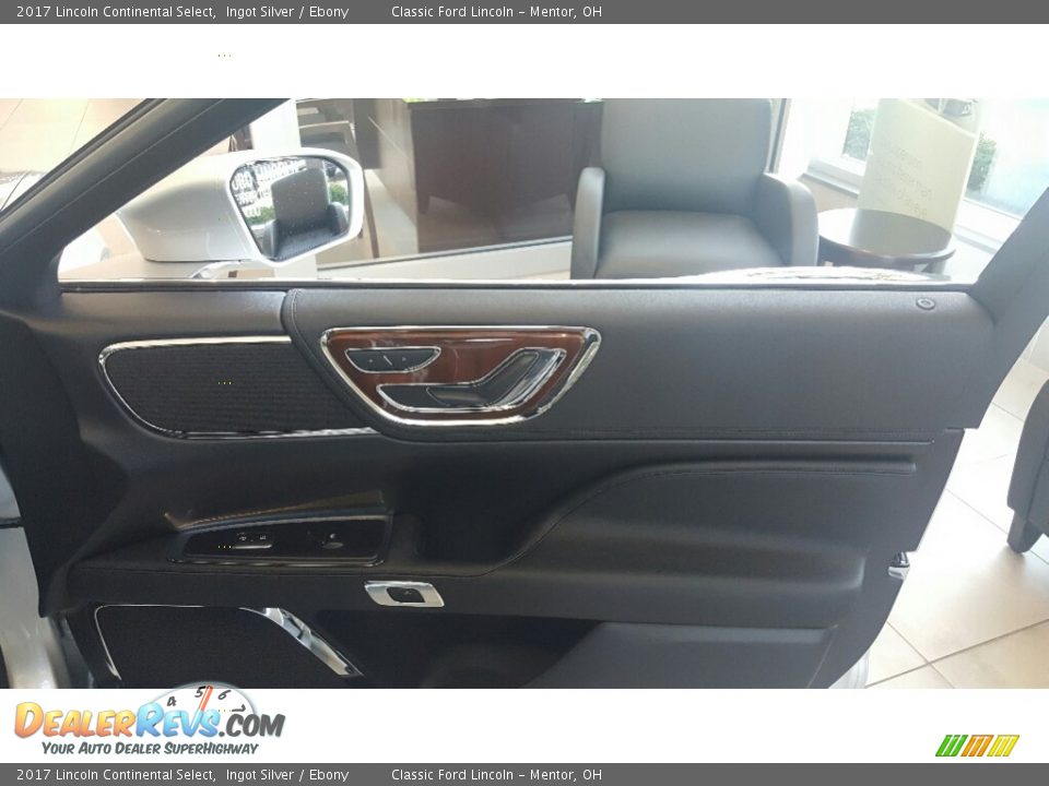 Door Panel of 2017 Lincoln Continental Select Photo #7