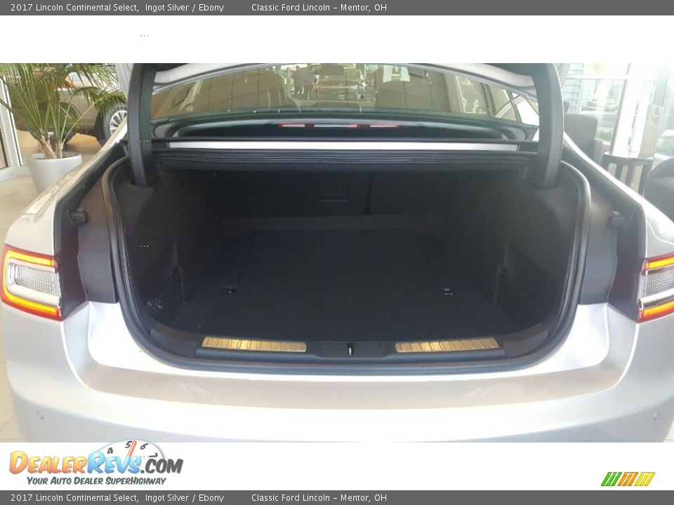 2017 Lincoln Continental Select Trunk Photo #9