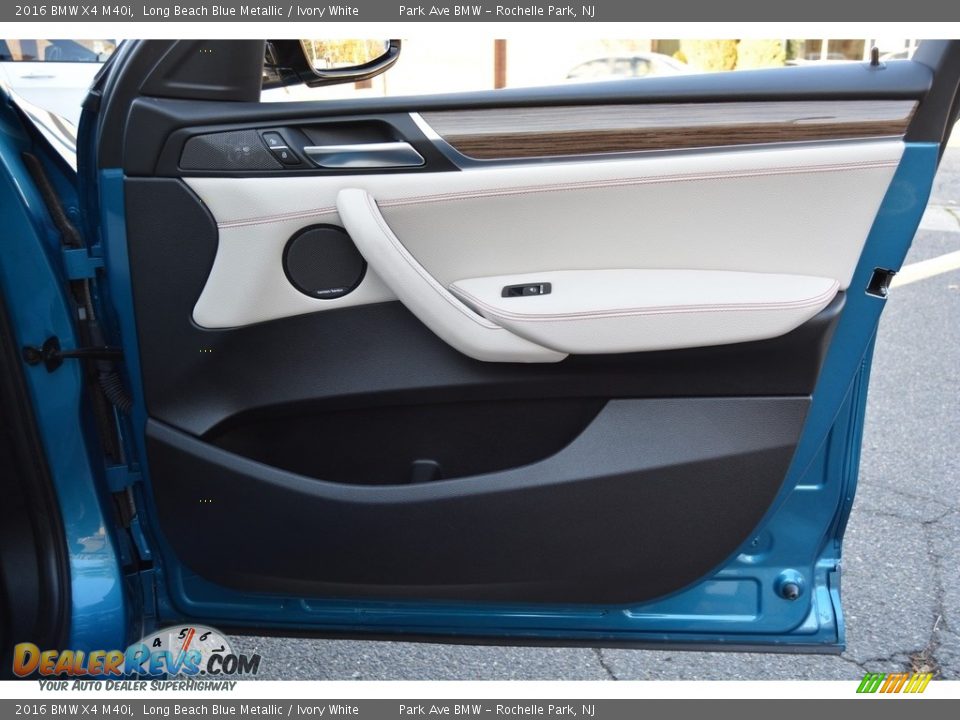 Door Panel of 2016 BMW X4 M40i Photo #26