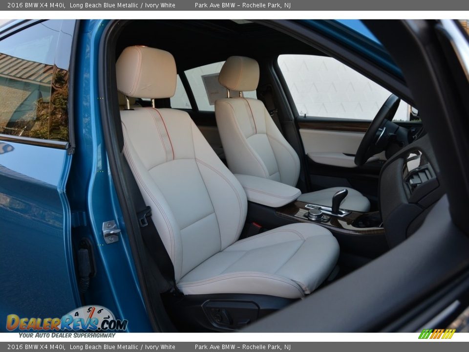 Front Seat of 2016 BMW X4 M40i Photo #29