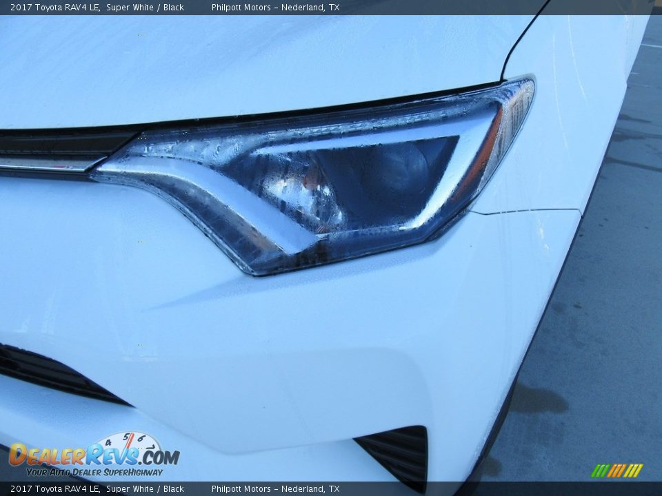 2017 Toyota RAV4 LE Super White / Black Photo #9