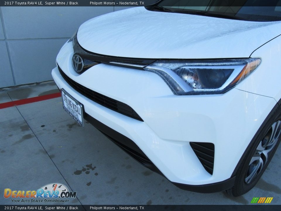 2017 Toyota RAV4 LE Super White / Black Photo #10