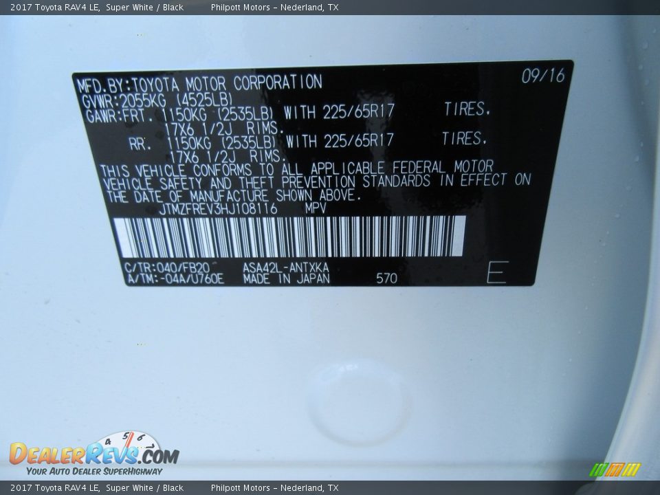 2017 Toyota RAV4 LE Super White / Black Photo #31