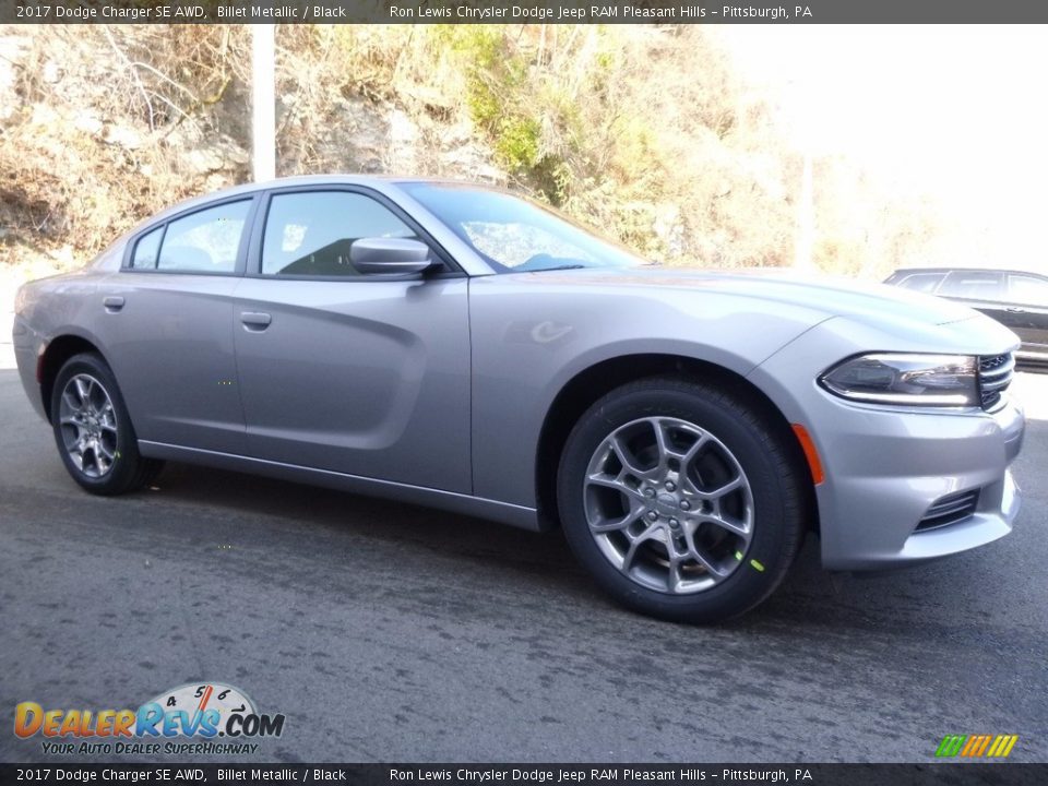 Front 3/4 View of 2017 Dodge Charger SE AWD Photo #8