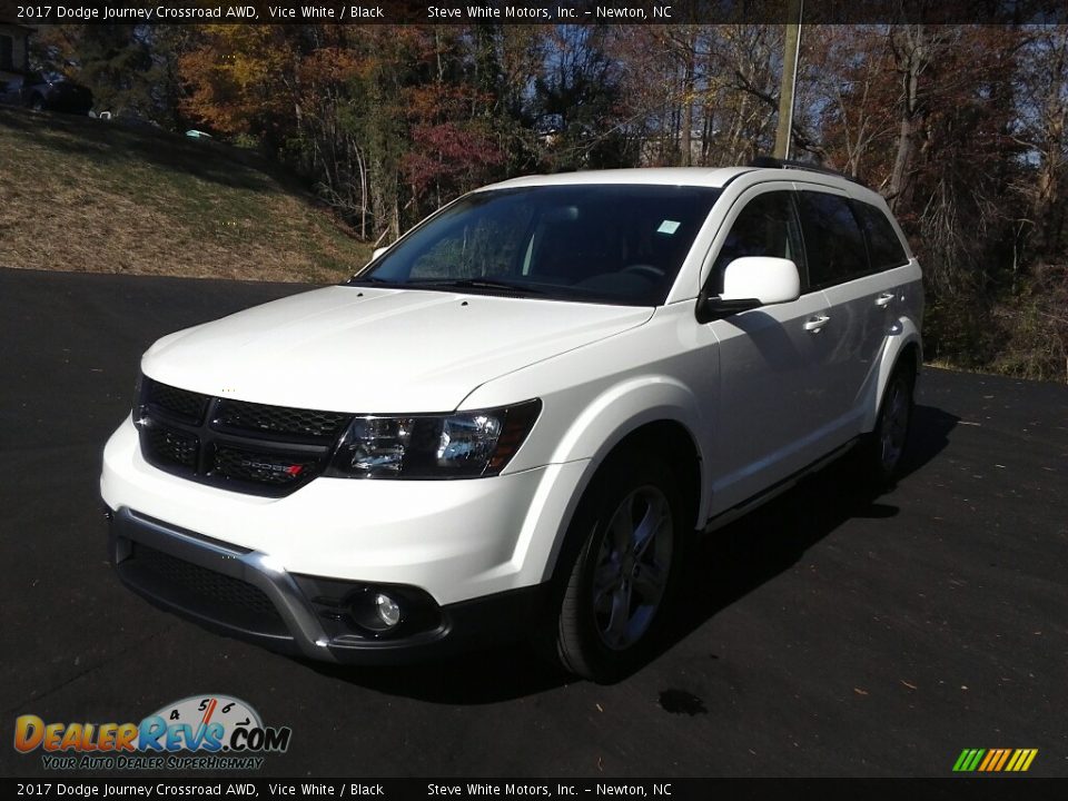 Front 3/4 View of 2017 Dodge Journey Crossroad AWD Photo #2