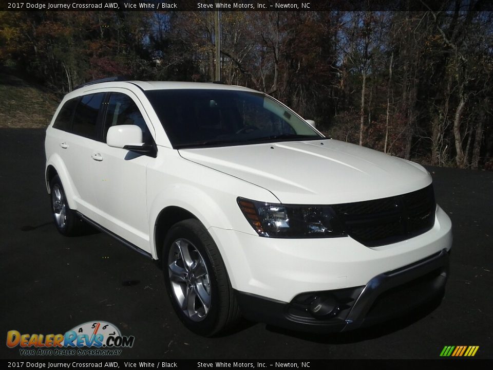 Front 3/4 View of 2017 Dodge Journey Crossroad AWD Photo #4