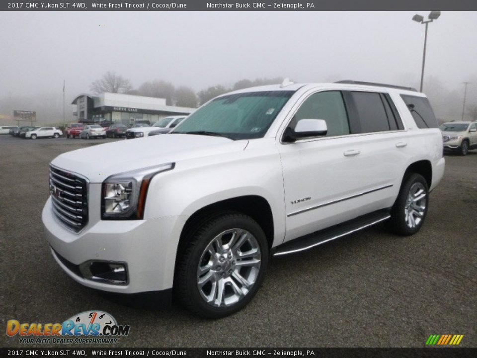 Front 3/4 View of 2017 GMC Yukon SLT 4WD Photo #1