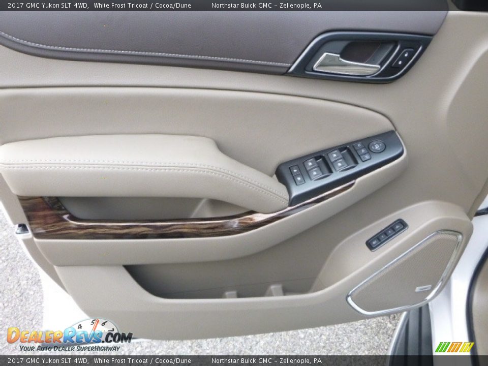 Door Panel of 2017 GMC Yukon SLT 4WD Photo #13