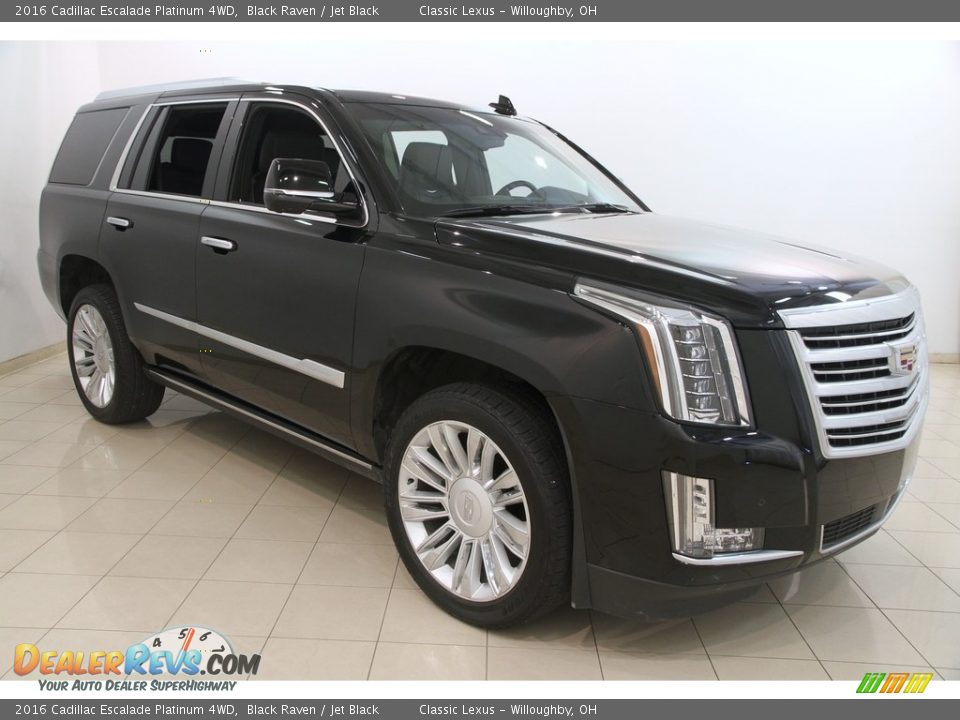 Front 3/4 View of 2016 Cadillac Escalade Platinum 4WD Photo #1