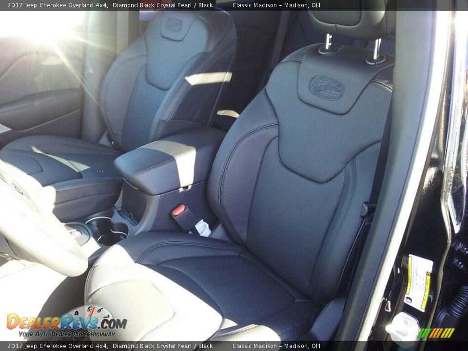 2017 Jeep Cherokee Overland 4x4 Diamond Black Crystal Pearl / Black Photo #4