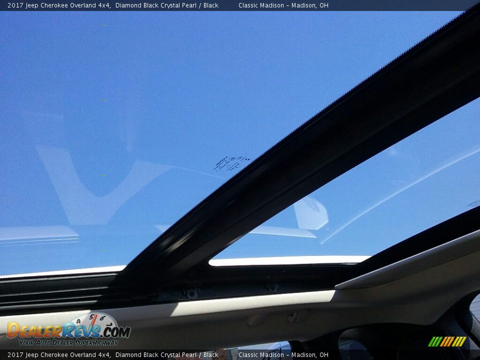Sunroof of 2017 Jeep Cherokee Overland 4x4 Photo #8