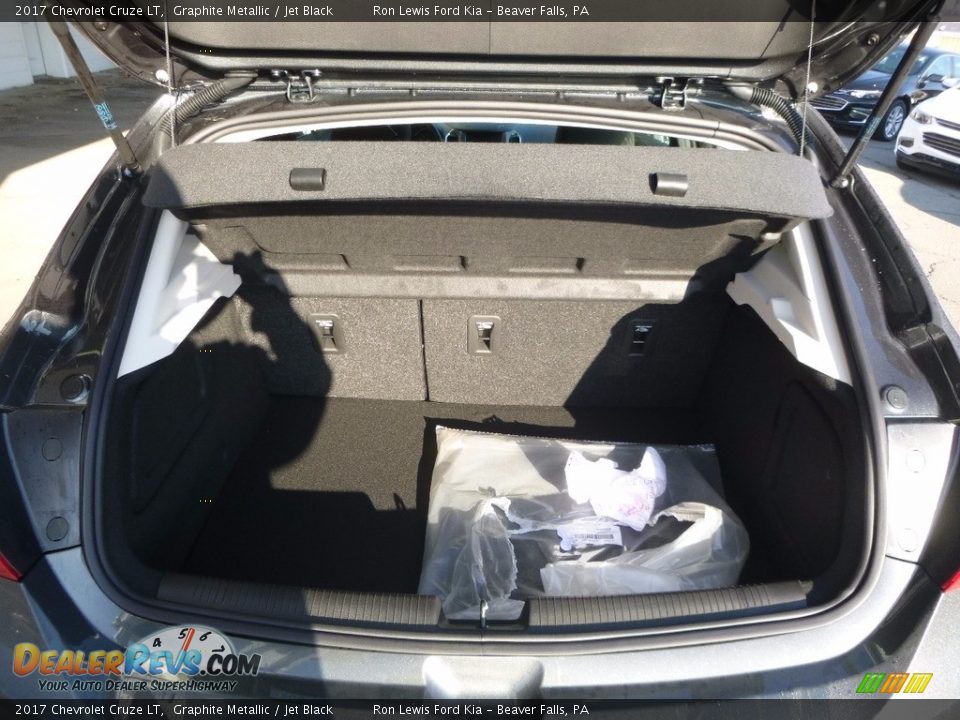 2017 Chevrolet Cruze LT Graphite Metallic / Jet Black Photo #4