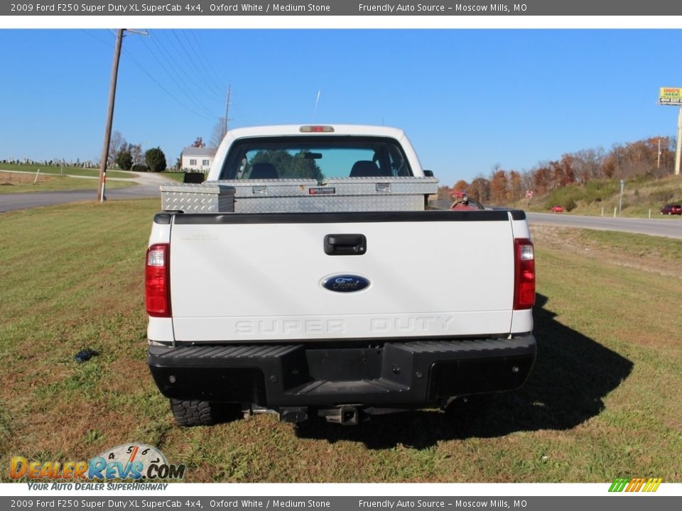2009 Ford F250 Super Duty XL SuperCab 4x4 Oxford White / Medium Stone Photo #6