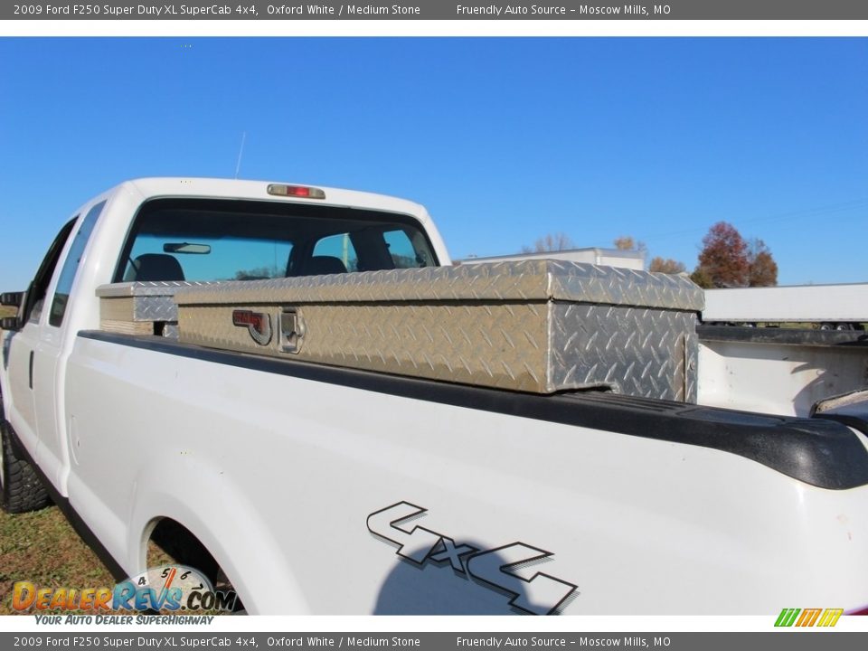 2009 Ford F250 Super Duty XL SuperCab 4x4 Oxford White / Medium Stone Photo #9