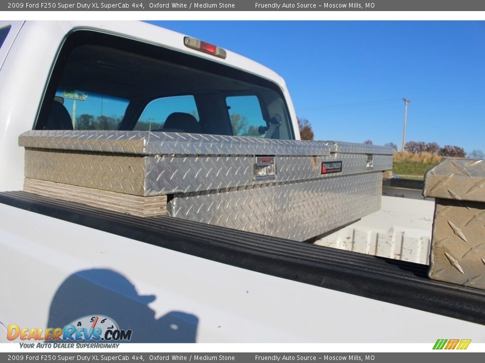 2009 Ford F250 Super Duty XL SuperCab 4x4 Oxford White / Medium Stone Photo #10