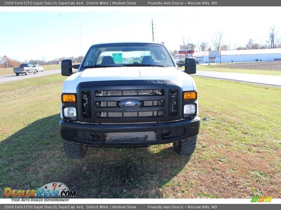 2009 Ford F250 Super Duty XL SuperCab 4x4 Oxford White / Medium Stone Photo #11