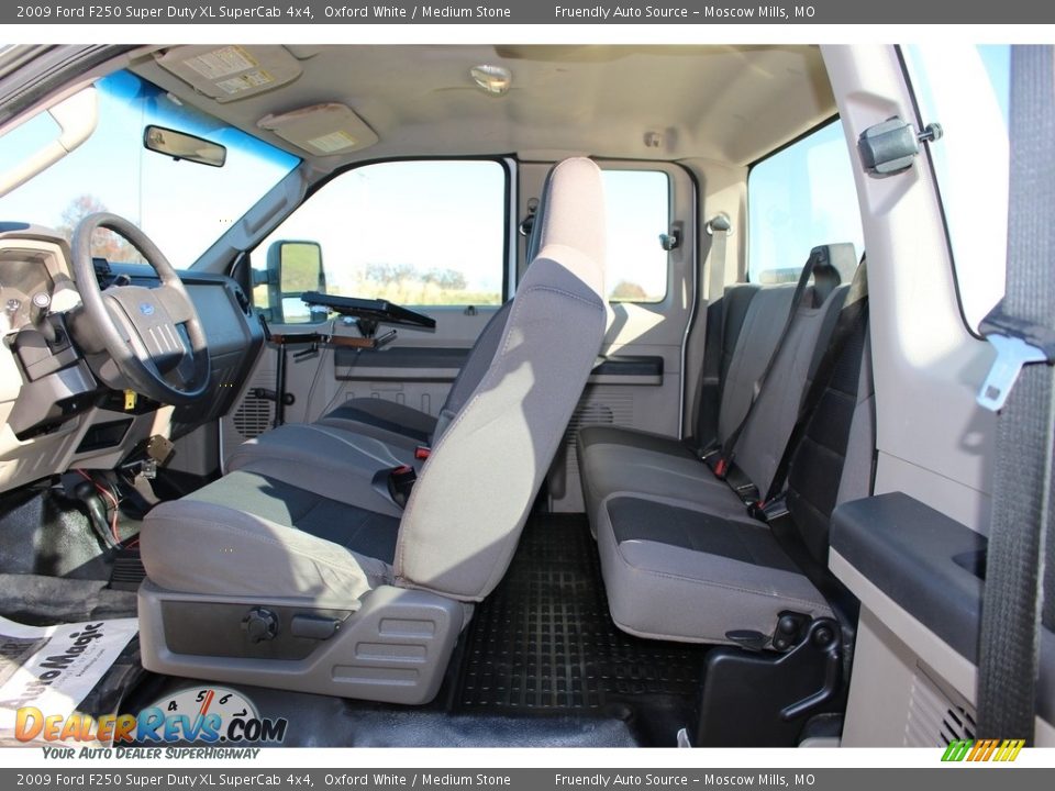 2009 Ford F250 Super Duty XL SuperCab 4x4 Oxford White / Medium Stone Photo #12