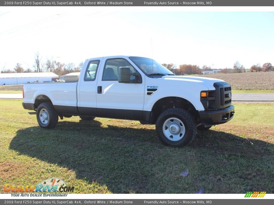 2009 Ford F250 Super Duty XL SuperCab 4x4 Oxford White / Medium Stone Photo #13