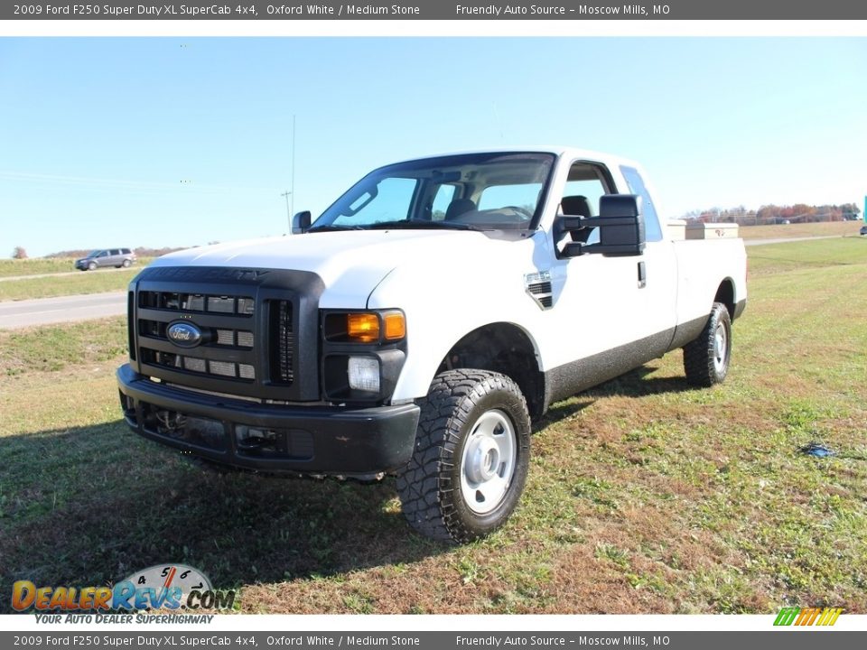 2009 Ford F250 Super Duty XL SuperCab 4x4 Oxford White / Medium Stone Photo #14