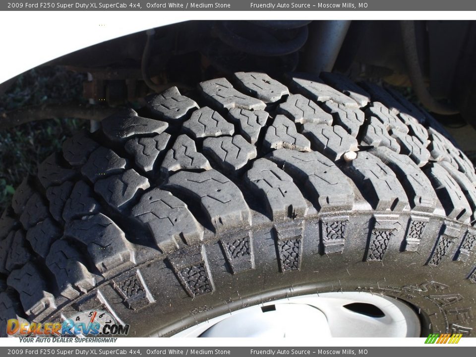 2009 Ford F250 Super Duty XL SuperCab 4x4 Oxford White / Medium Stone Photo #21