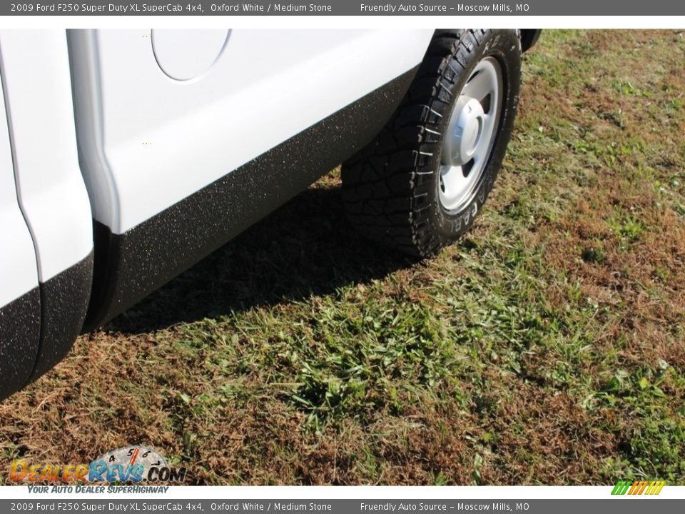 2009 Ford F250 Super Duty XL SuperCab 4x4 Oxford White / Medium Stone Photo #23