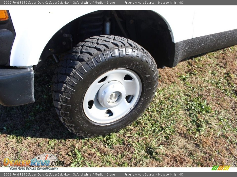 2009 Ford F250 Super Duty XL SuperCab 4x4 Oxford White / Medium Stone Photo #24