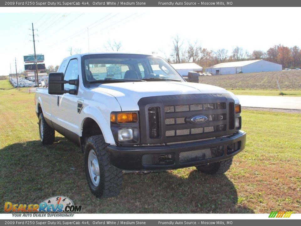 2009 Ford F250 Super Duty XL SuperCab 4x4 Oxford White / Medium Stone Photo #25