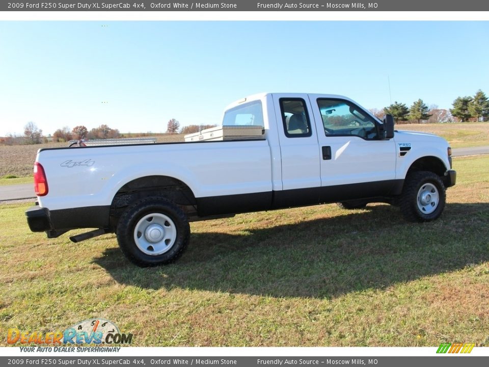 2009 Ford F250 Super Duty XL SuperCab 4x4 Oxford White / Medium Stone Photo #26