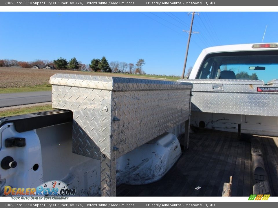 2009 Ford F250 Super Duty XL SuperCab 4x4 Oxford White / Medium Stone Photo #29