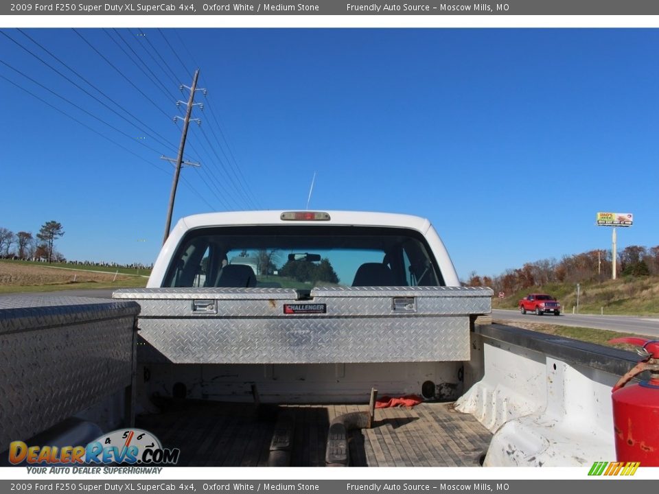 2009 Ford F250 Super Duty XL SuperCab 4x4 Oxford White / Medium Stone Photo #31
