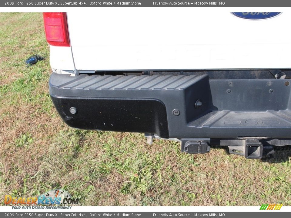 2009 Ford F250 Super Duty XL SuperCab 4x4 Oxford White / Medium Stone Photo #33