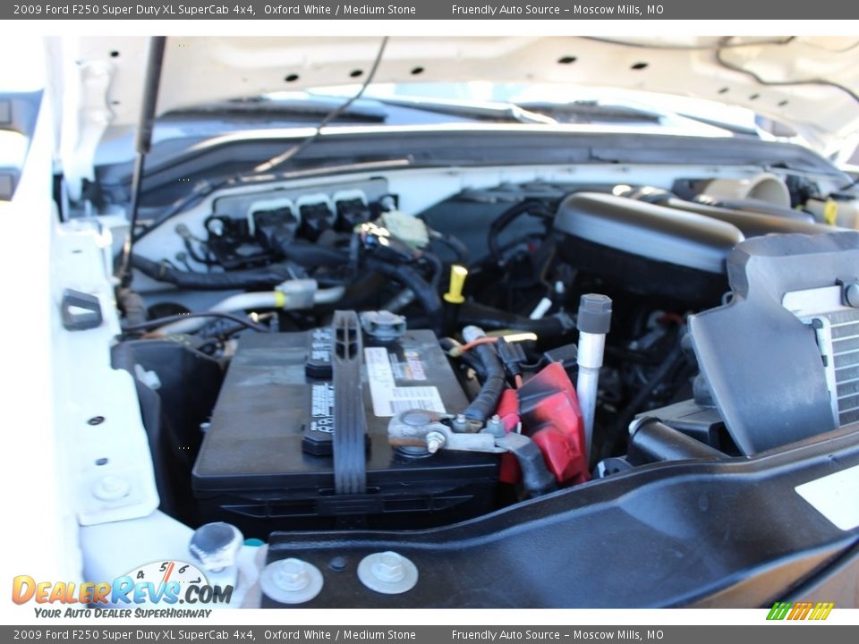 2009 Ford F250 Super Duty XL SuperCab 4x4 Oxford White / Medium Stone Photo #34