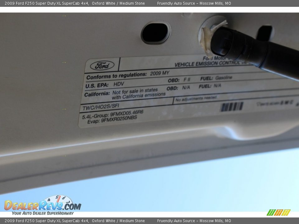 2009 Ford F250 Super Duty XL SuperCab 4x4 Oxford White / Medium Stone Photo #35