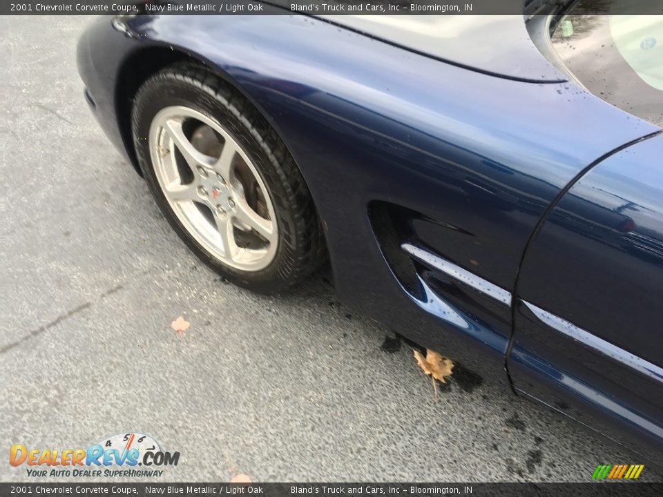 2001 Chevrolet Corvette Coupe Navy Blue Metallic / Light Oak Photo #9
