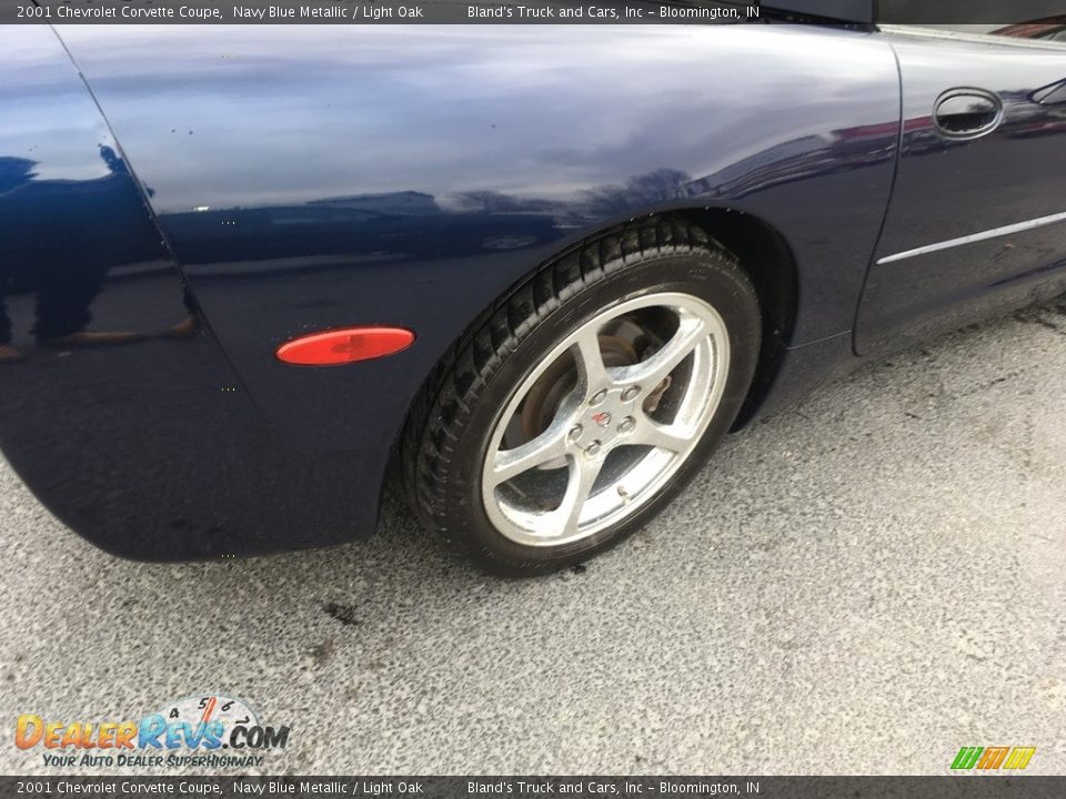 2001 Chevrolet Corvette Coupe Navy Blue Metallic / Light Oak Photo #18