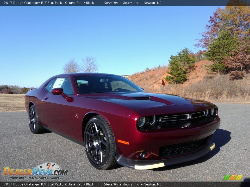 Front 3/4 View of 2017 Dodge Challenger R/T Scat Pack Photo #4