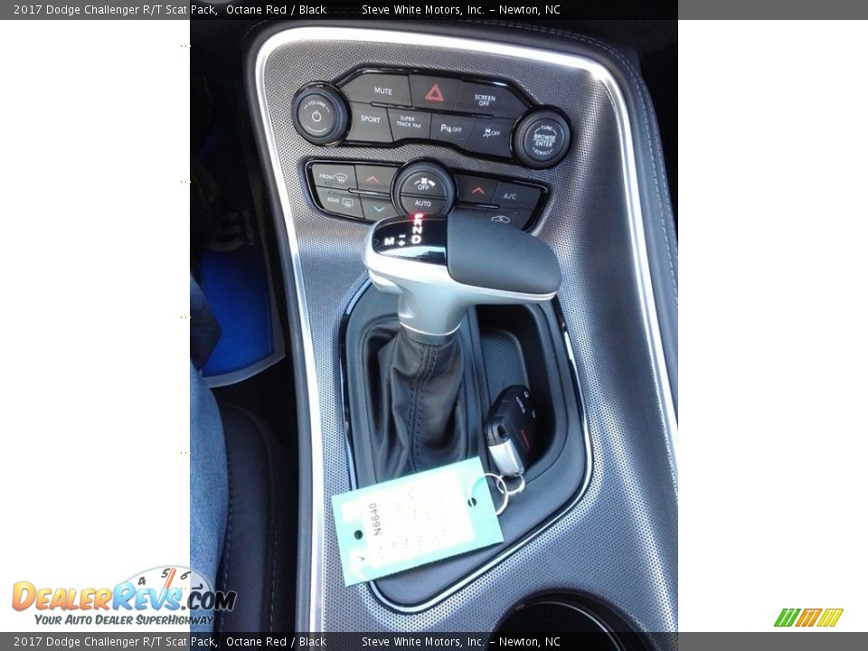 2017 Dodge Challenger R/T Scat Pack Shifter Photo #24