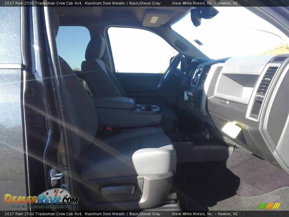 2017 Ram 2500 Tradesman Crew Cab 4x4 Maximum Steel Metallic / Black/Diesel Gray Photo #14