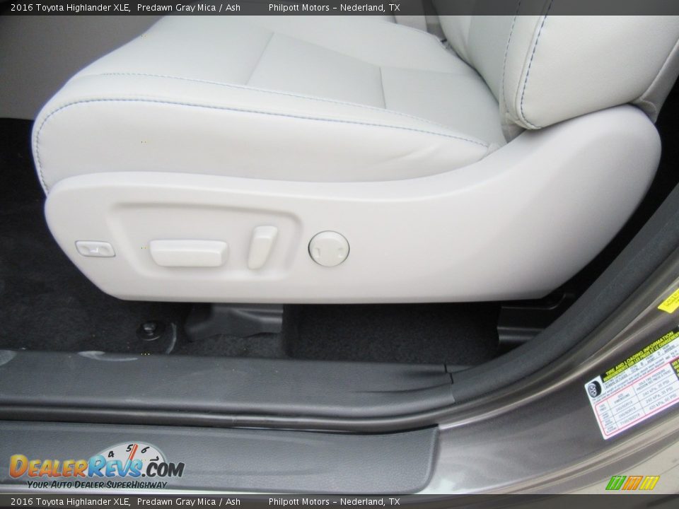 2016 Toyota Highlander XLE Predawn Gray Mica / Ash Photo #23