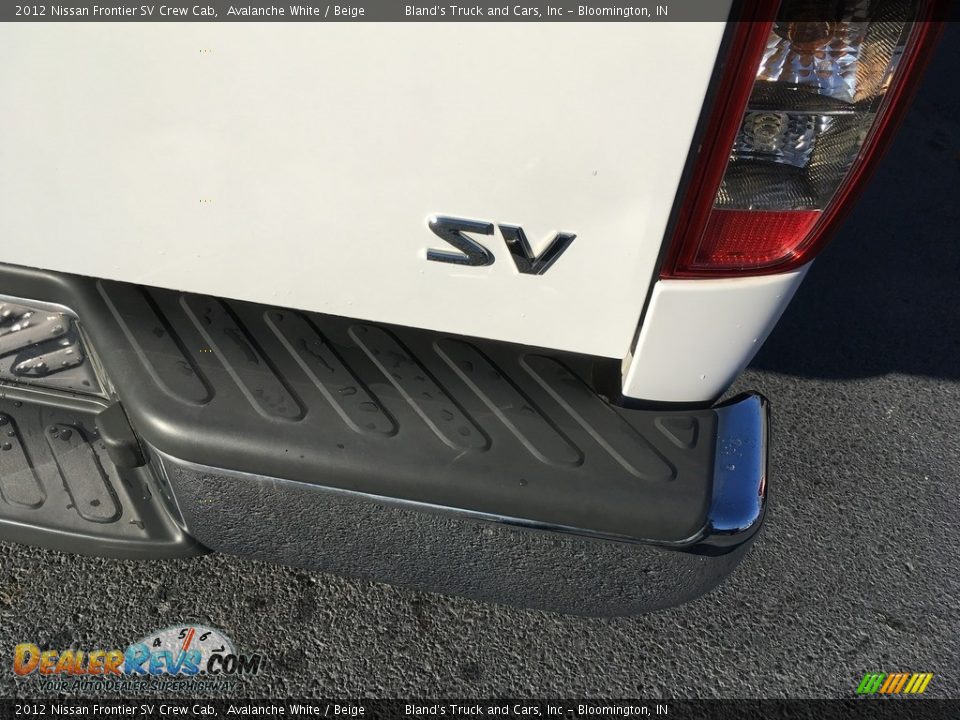 2012 Nissan Frontier SV Crew Cab Avalanche White / Beige Photo #21