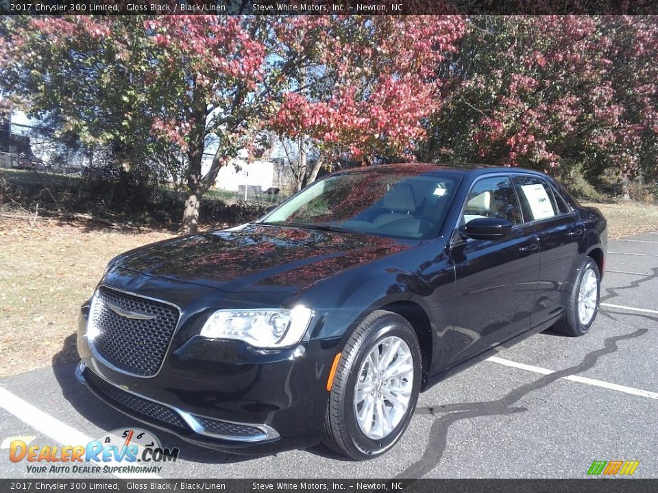 Front 3/4 View of 2017 Chrysler 300 Limited Photo #3