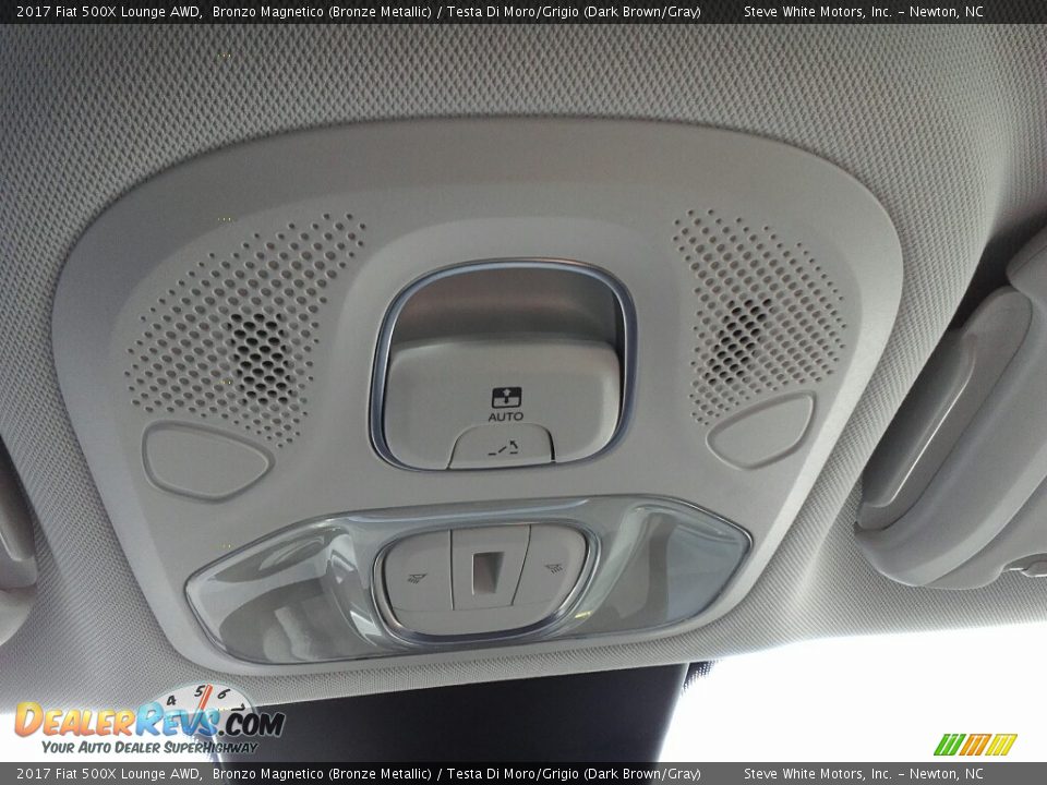 Controls of 2017 Fiat 500X Lounge AWD Photo #21