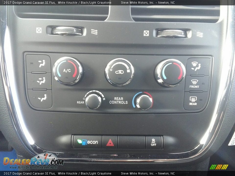 Controls of 2017 Dodge Grand Caravan SE Plus Photo #22