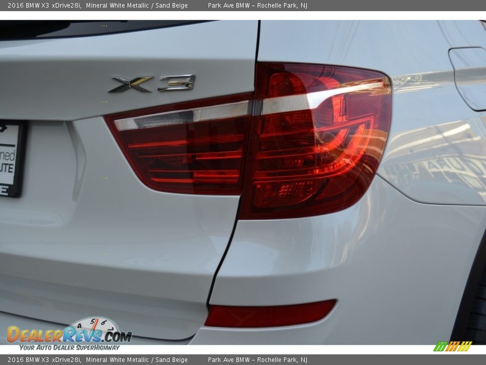 2016 BMW X3 xDrive28i Mineral White Metallic / Sand Beige Photo #23