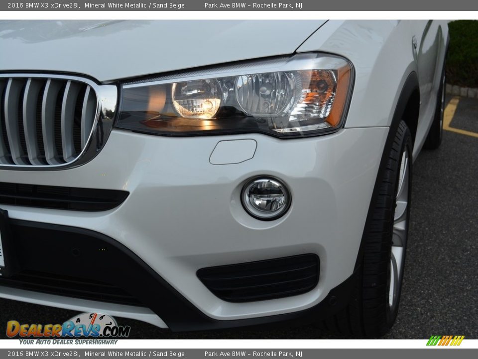 2016 BMW X3 xDrive28i Mineral White Metallic / Sand Beige Photo #31