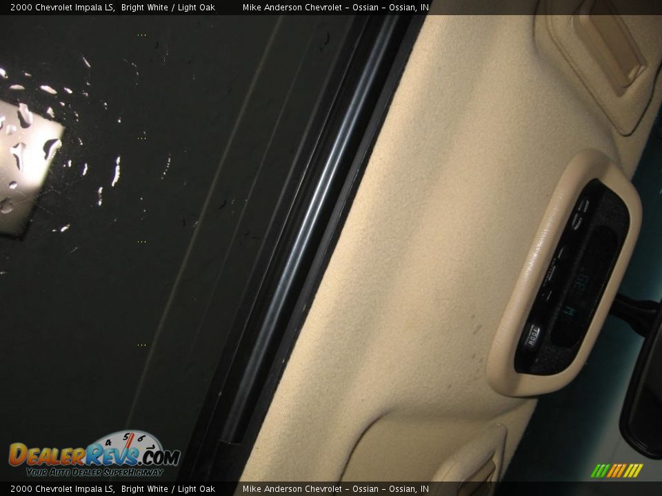 2000 Chevrolet Impala LS Bright White / Light Oak Photo #9