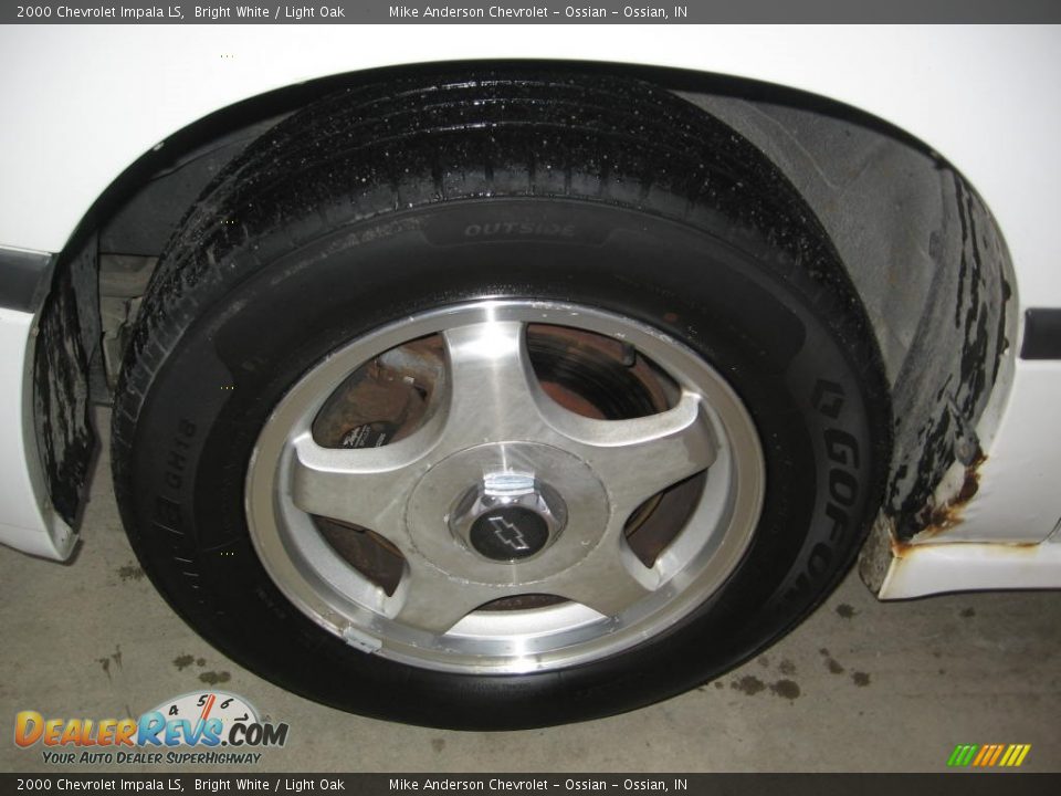 2000 Chevrolet Impala LS Bright White / Light Oak Photo #21
