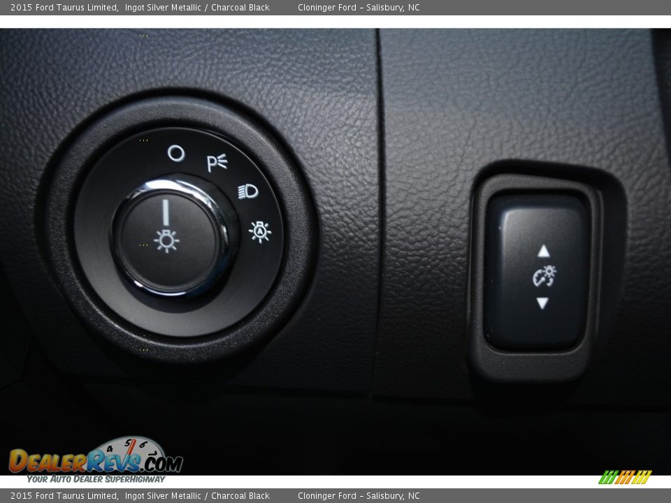 2015 Ford Taurus Limited Ingot Silver Metallic / Charcoal Black Photo #24