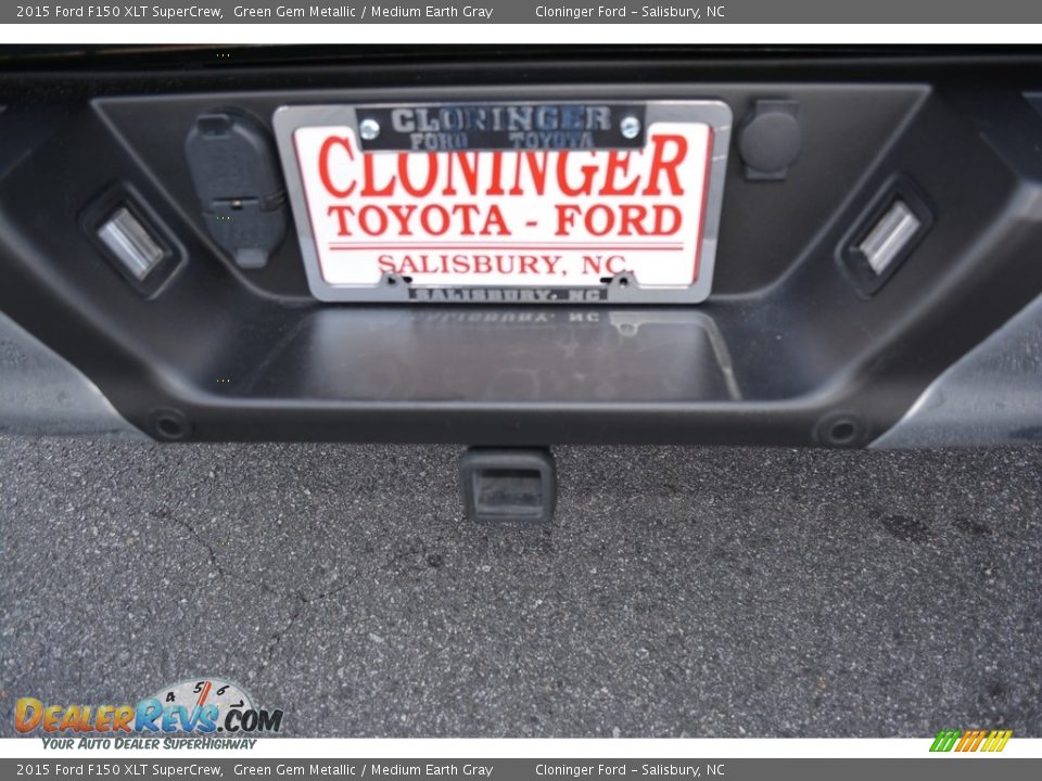 2015 Ford F150 XLT SuperCrew Green Gem Metallic / Medium Earth Gray Photo #8